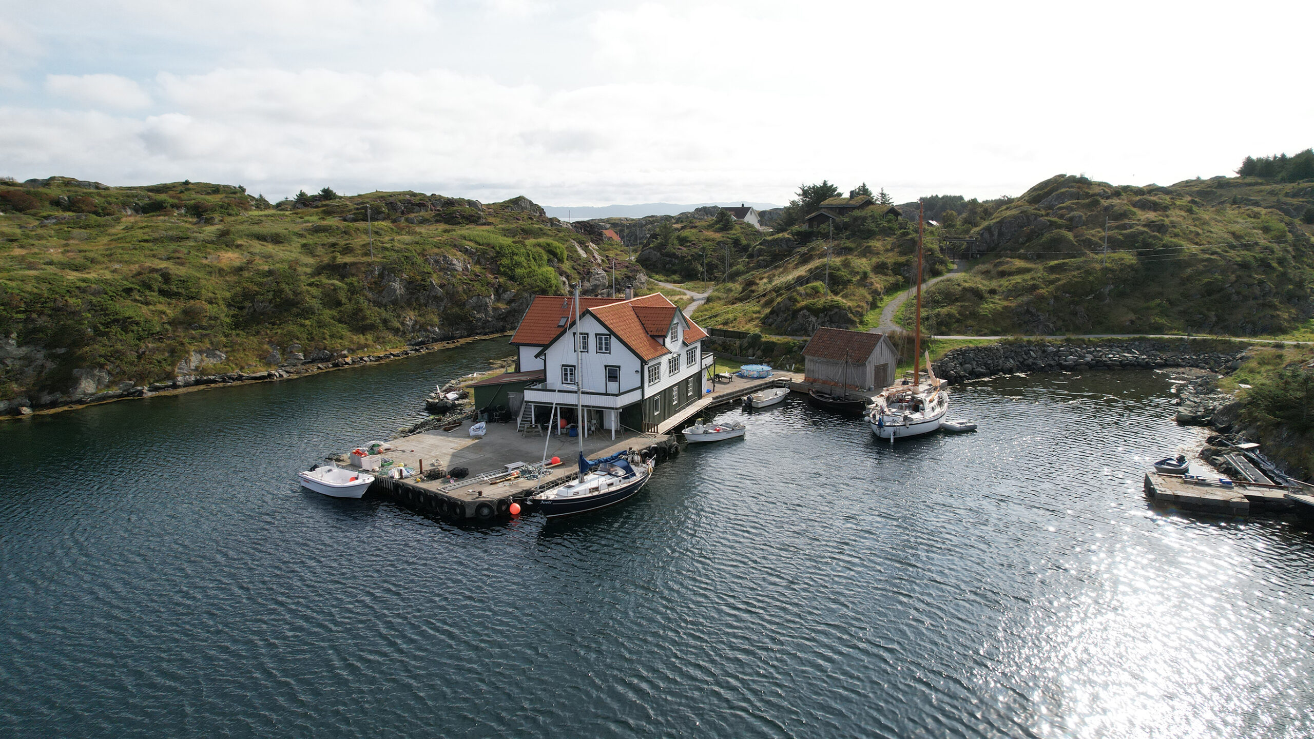 Sverre Haga på tur til Røvær