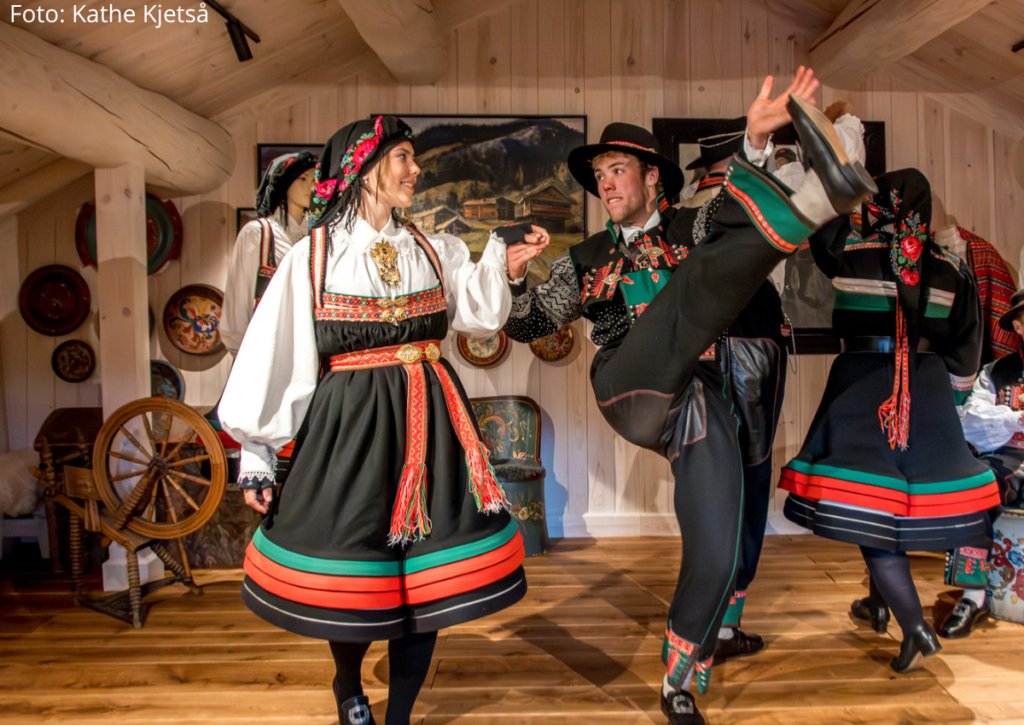 Risdal Touring | Dagstur til Syrtveit Gard i Setesdal